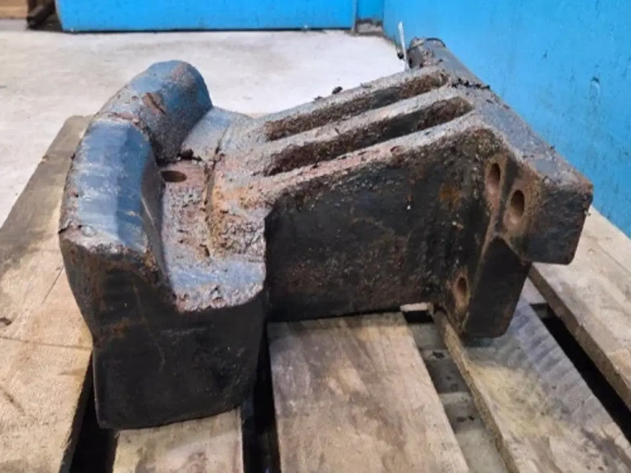 Billede 9 - New Holland TG285 Vægtholder 446069A1