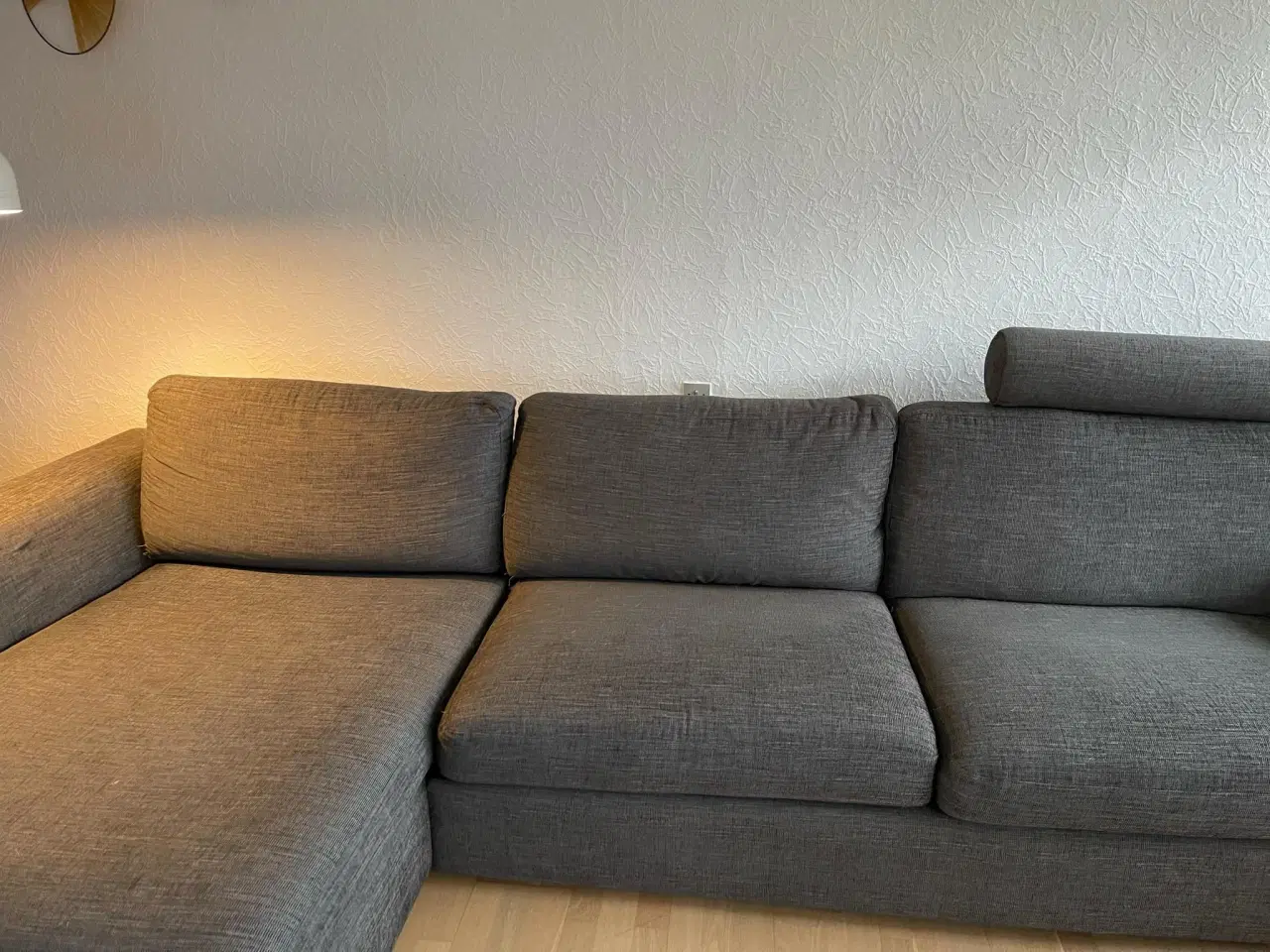 Billede 2 - Sofa i gråt stof   Pæn, ikke ryger hjem , billig 