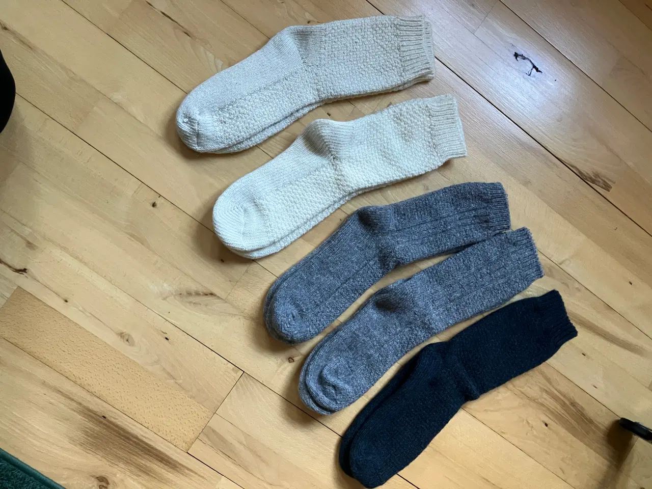 Billede 1 - 5 par nye uldsokker str. 38-40. Indeholder 40-44 %