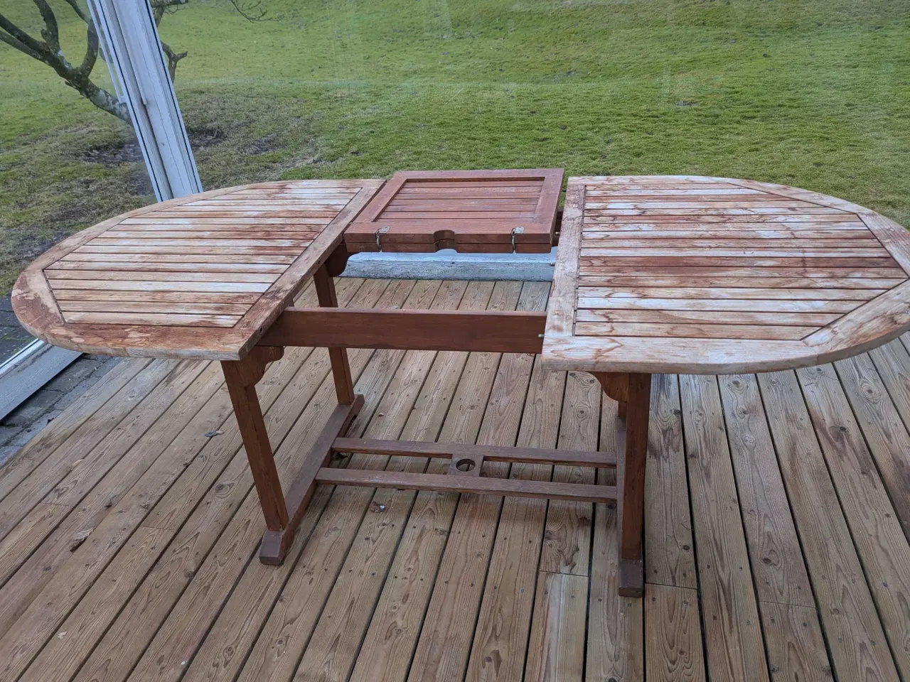 Billede 1 - Robust havebord TEAK