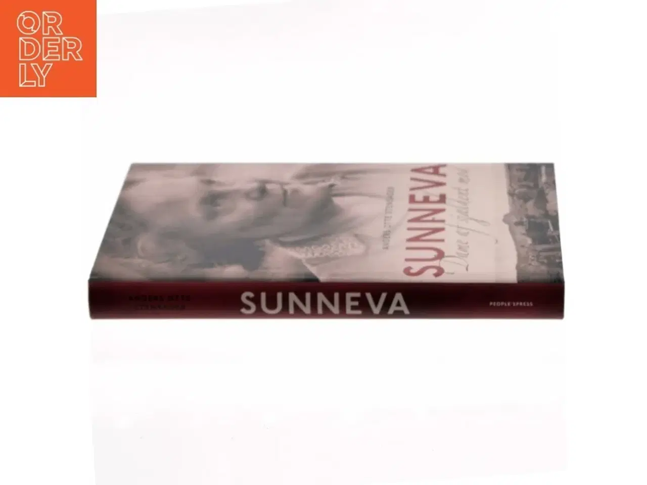 Billede 2 - Sunneva : dame af sjældent mod af Anders Otte Stensager (Bog)