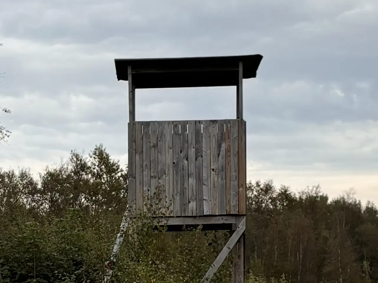 Billede 1 - Robust skydetårn sælges - Nem at komme til