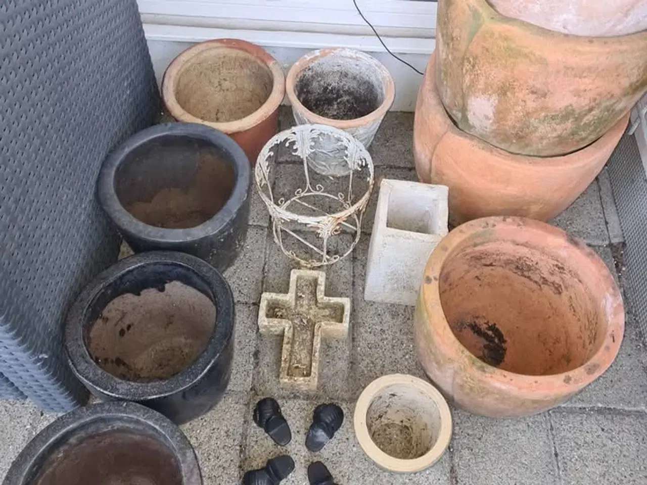 Billede 5 - 17 krukker eller lign, blandt andet 3 store krukke