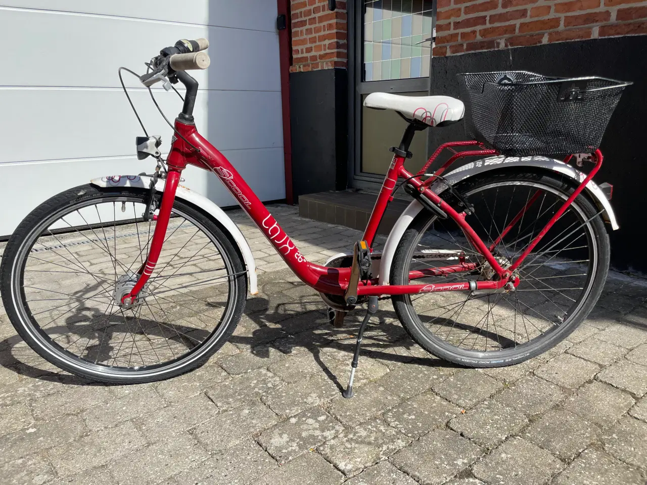 Billede 1 - Fin og velholdt pigecykel med 7 gear og fodbremse