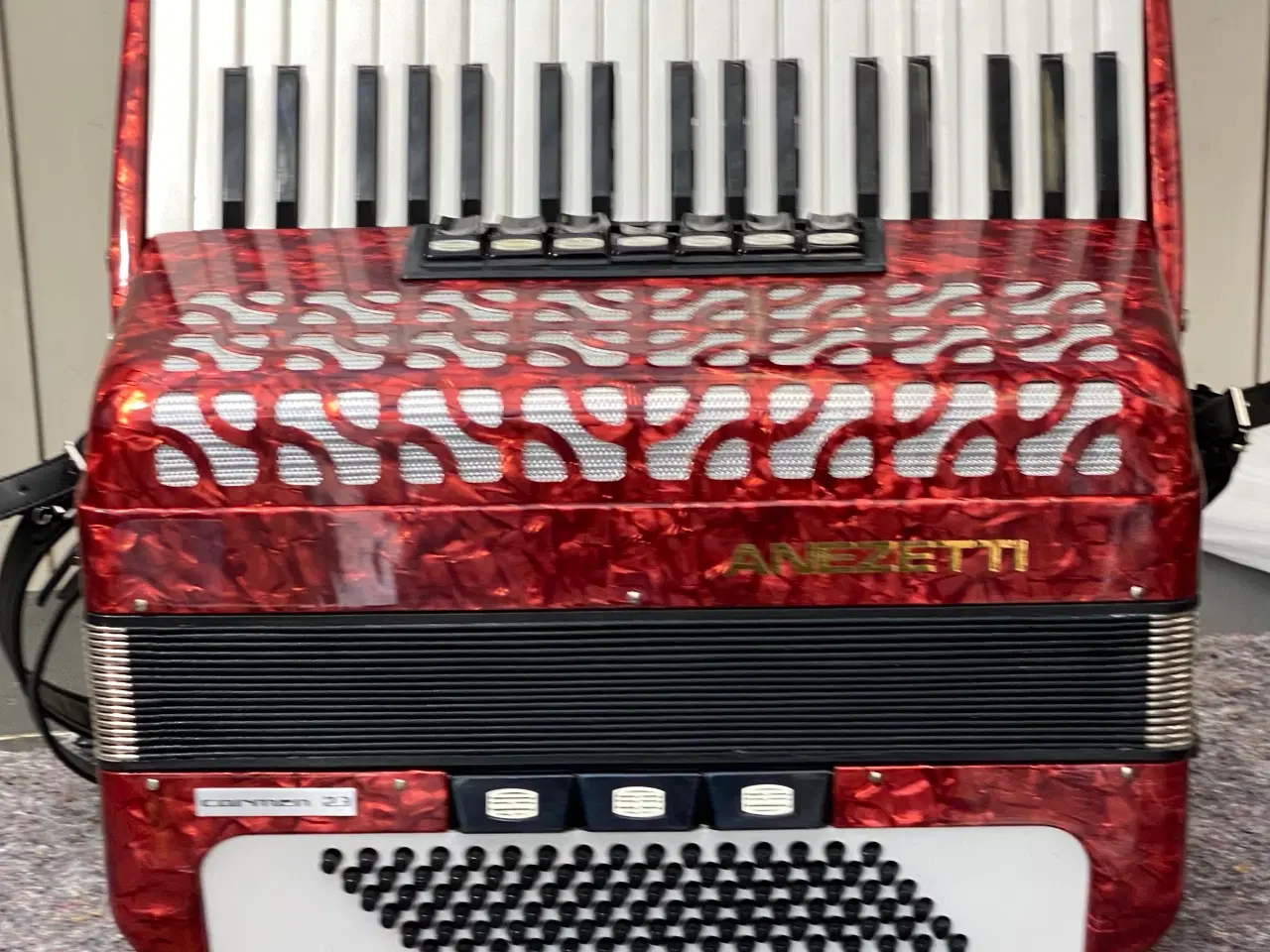 Billede 10 - ANEZETTI harmonika – 37 tangenter – flot blodrød