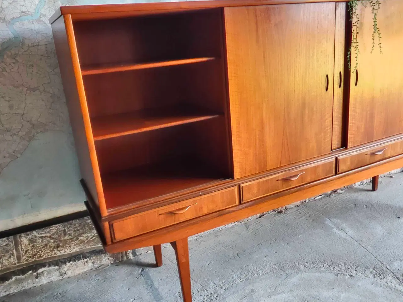Billede 10 - Teaktræs skænk med fire skydelåger og fire skuffer