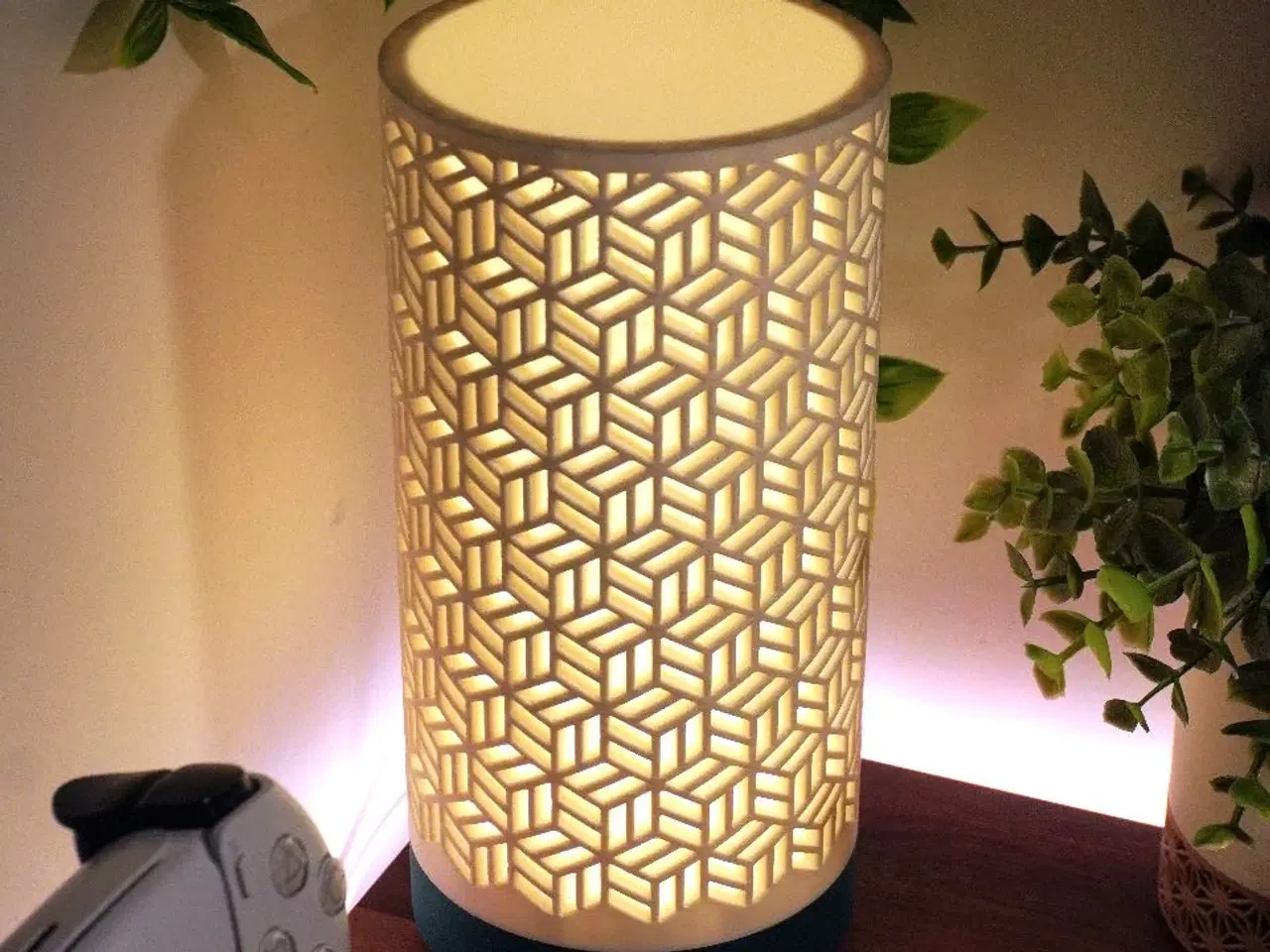 Billede 1 - Smuk lampe i stilfuldt mønster