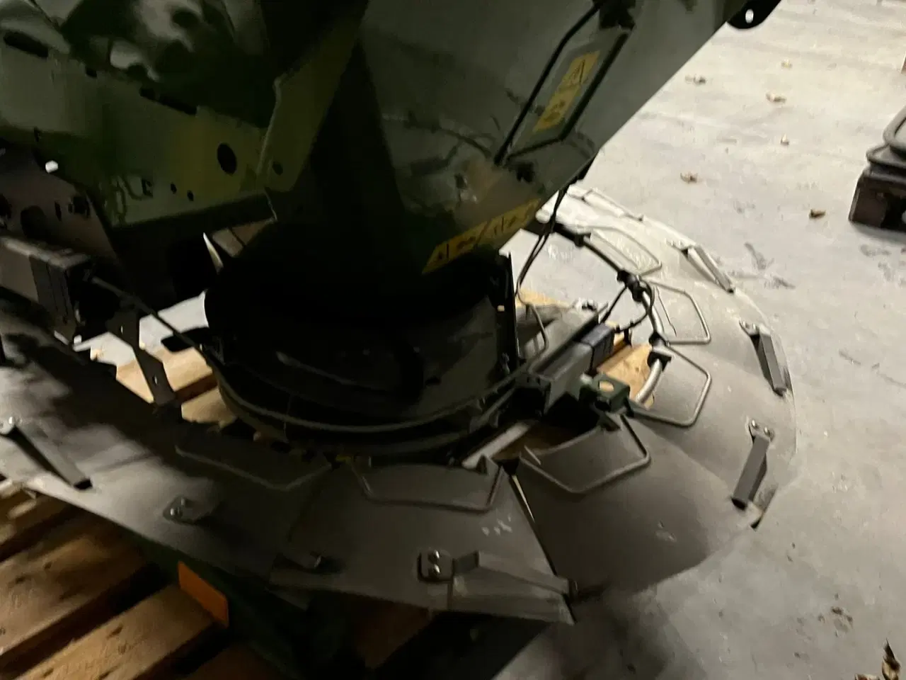 Billede 5 - Amazone E+S 750 Velholdt Salspreder som er meget lidt brugt, den er med Amados computer