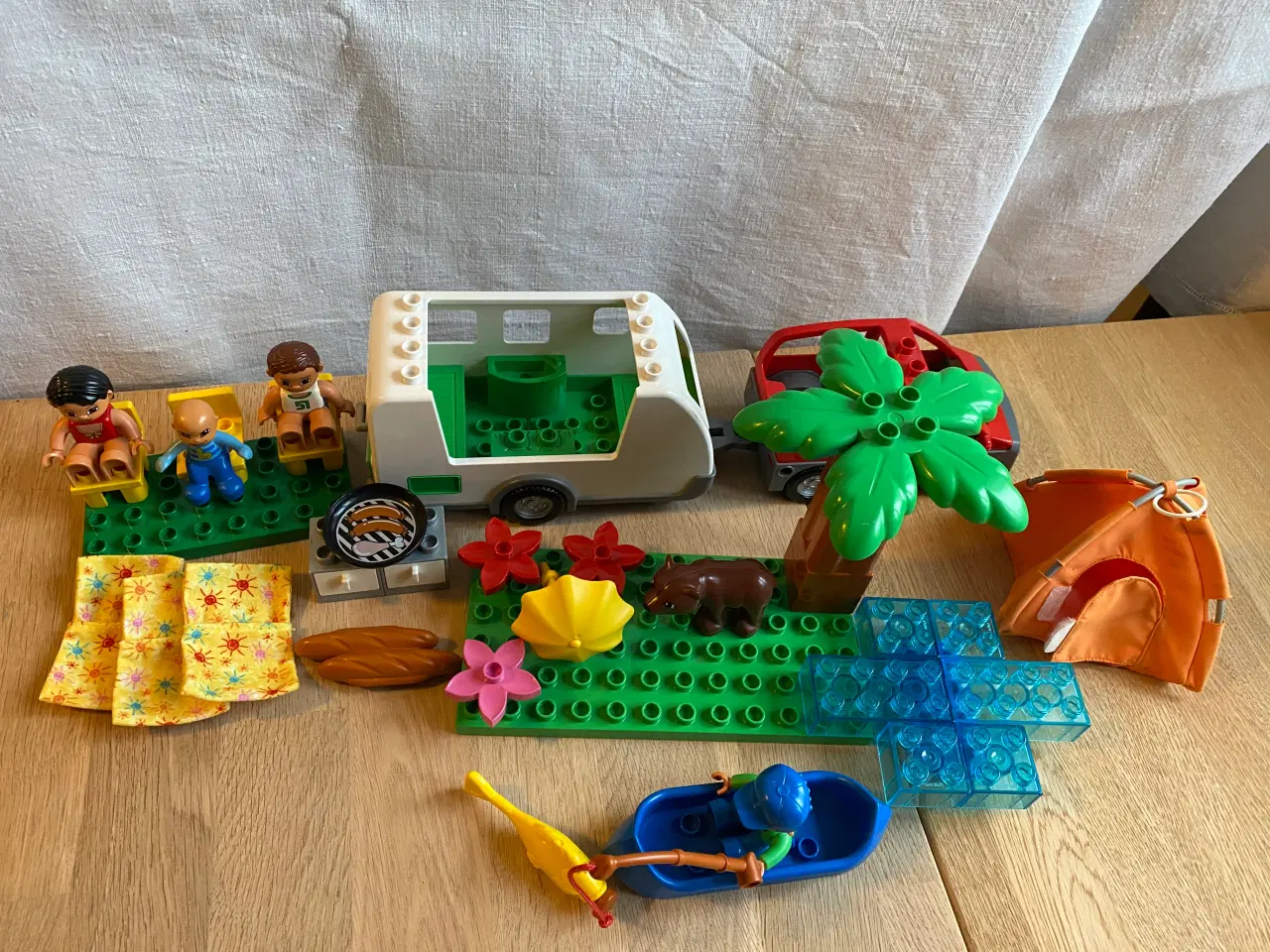 Billede 3 - LEGO Duplo campingvogn, bil, telt, mennesker m.m.