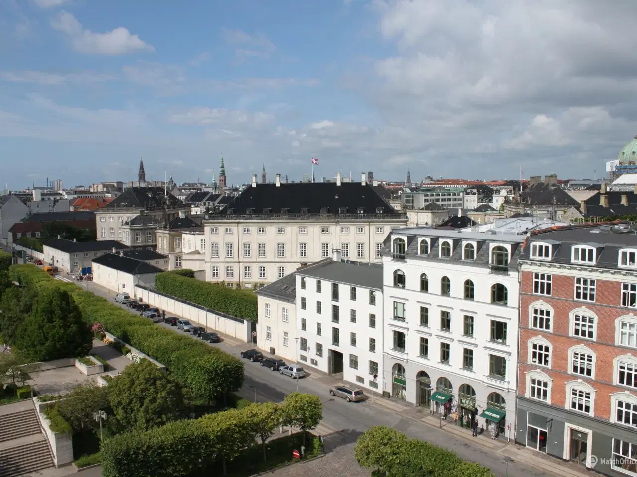 Billede 1 - Byens Bedste Baghus med rigtig kongelig nabo