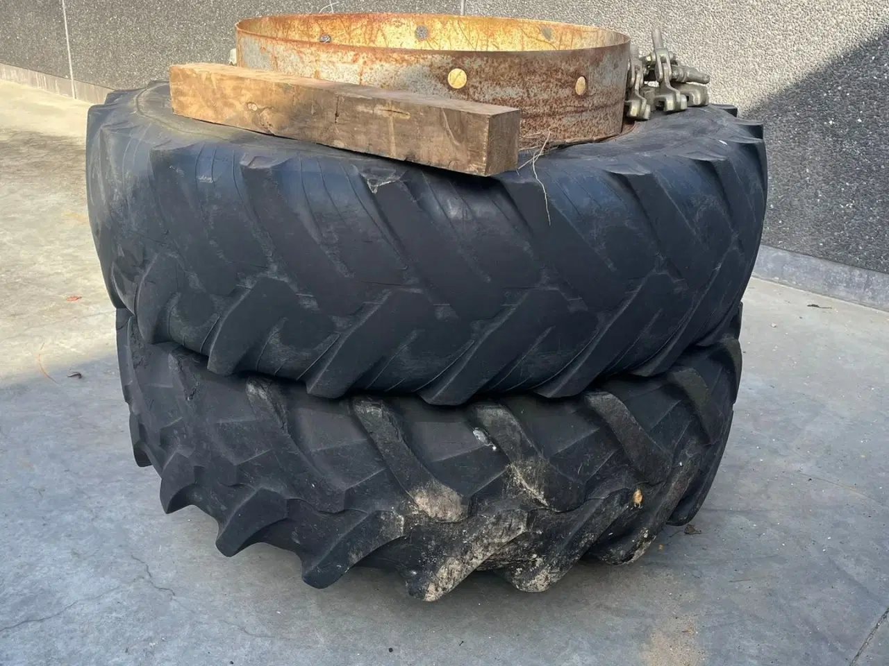 Billede 1 - Tvilling Mont 18.4R38 med ring og 8stk låse