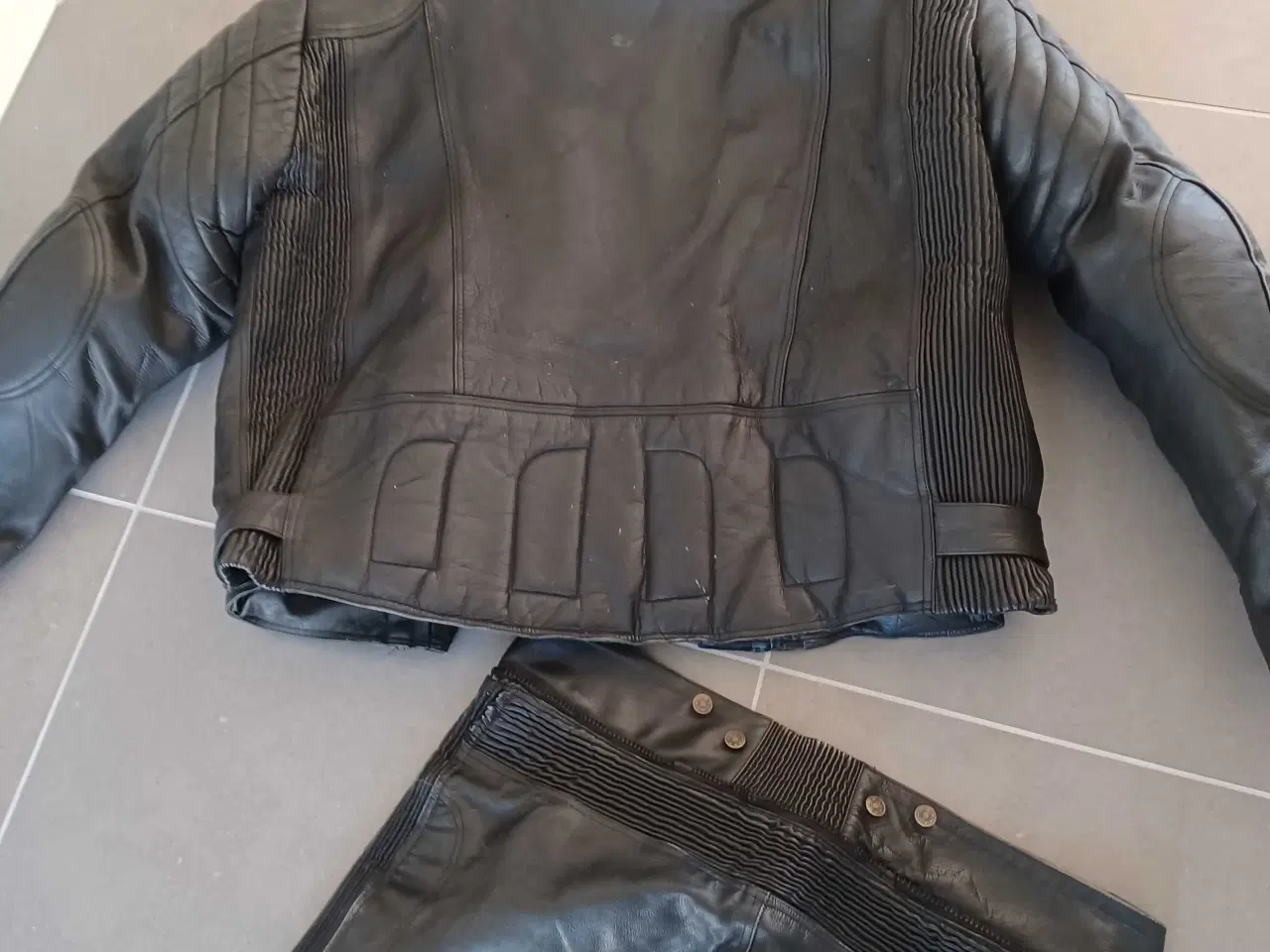 Billede 1 - Stor motorcykel jakke m bukser 