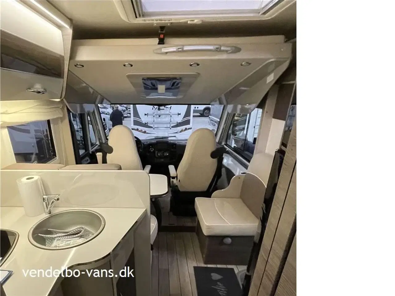 Billede 11 - 2021 - McLouis Nevis 879 G Matic   Højdejusterbar dobbeltseng i bag - stor garage - 160 HK automatgear