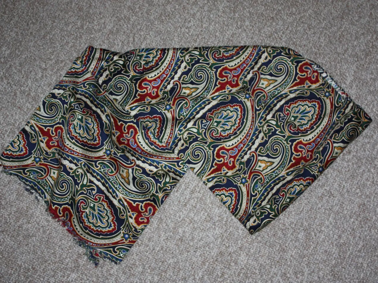 Billede 1 - Halstørklæde 147 cm x 29,5 cm