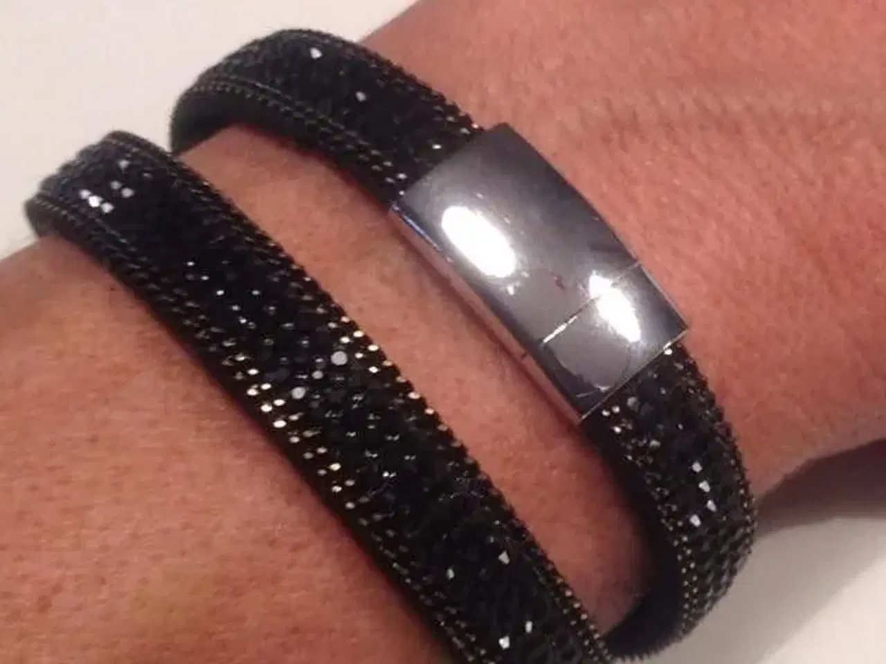 Billede 5 - Smuk sort luksus armbånd med similisten i sort