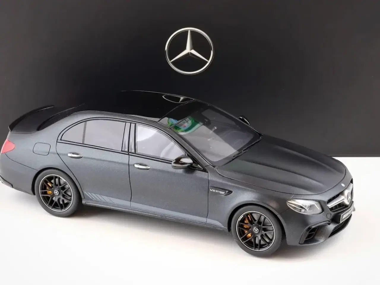 Billede 2 - 1:18 Mercedes E 63 S AMG