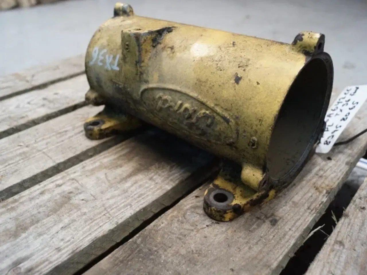 Billede 10 - Ford 675TA Oliekølerhus ESHN6A642CC