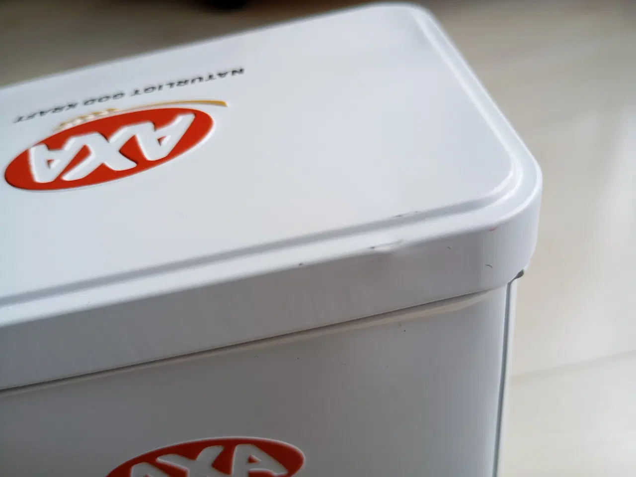 Billede 4 - Dåse med låg. AXA Superhavre