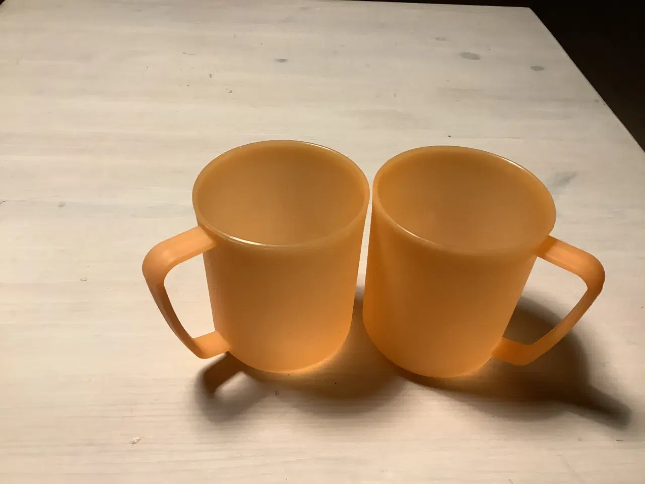 Billede 3 - Plastik kopper til børn samt 2 med hank.