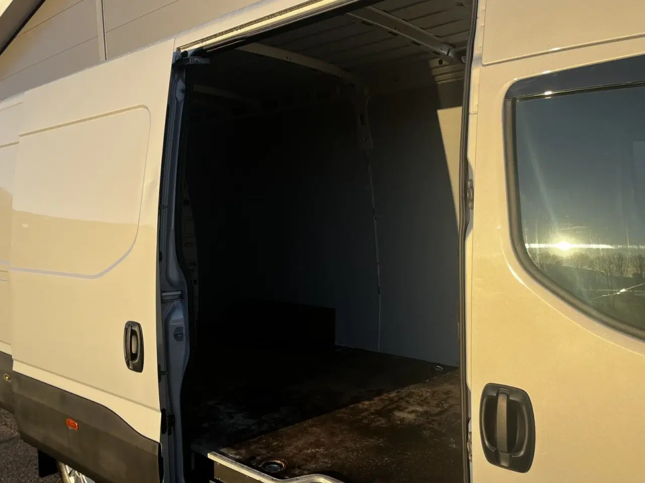 Billede 10 - Iveco Daily 3,0 35S21 12m³ Van AG8