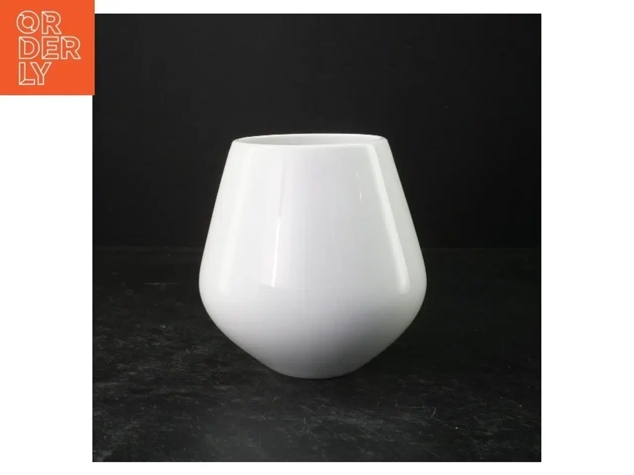 Billede 1 - Hvid porcelænsvase fra Royal Copenhagen (str. 15 cm)