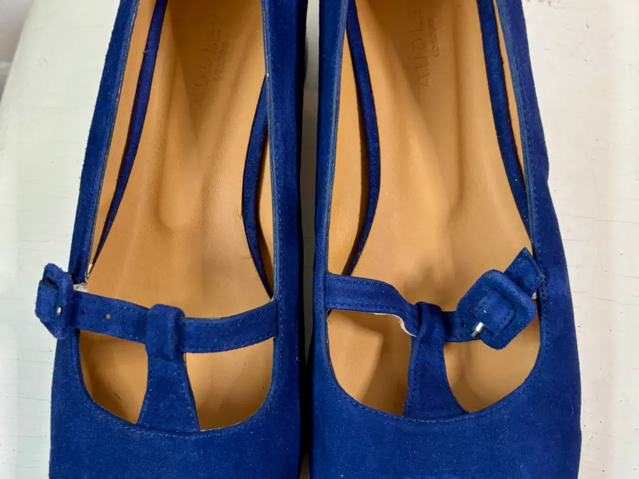 Billede 2 - Audley, superflotte blå sko m lilla hæl, str 39