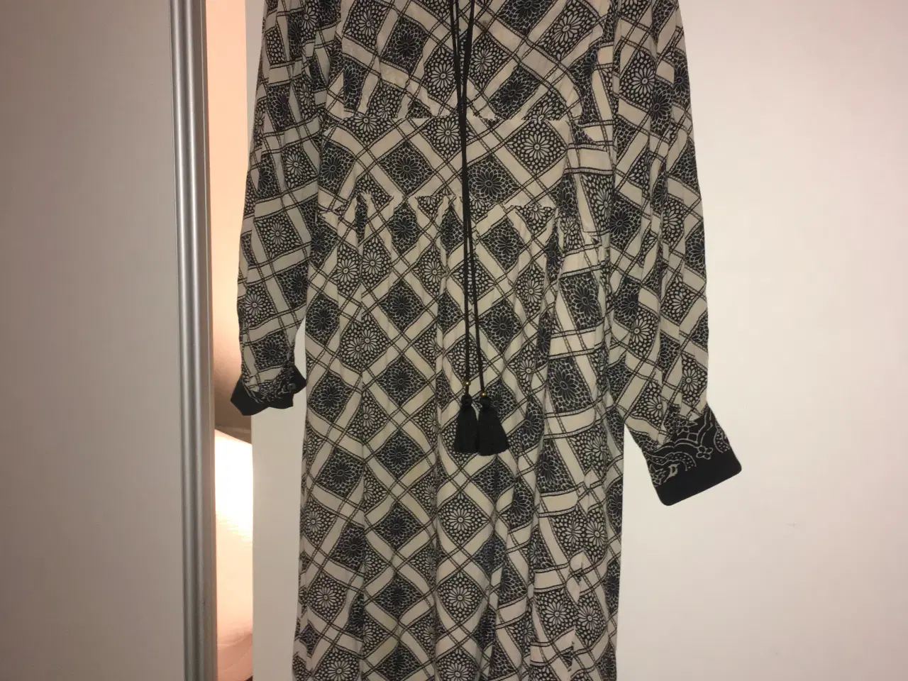 Billede 2 - Kjole til særlige lejligheder fra Figue Str M