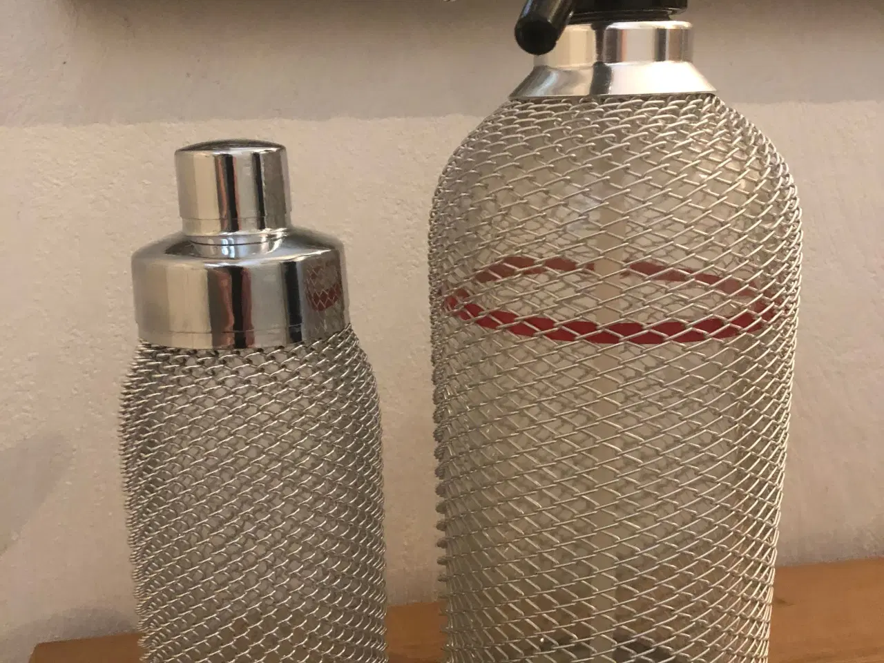 Billede 1 - Sifonflaske og shaker med net.