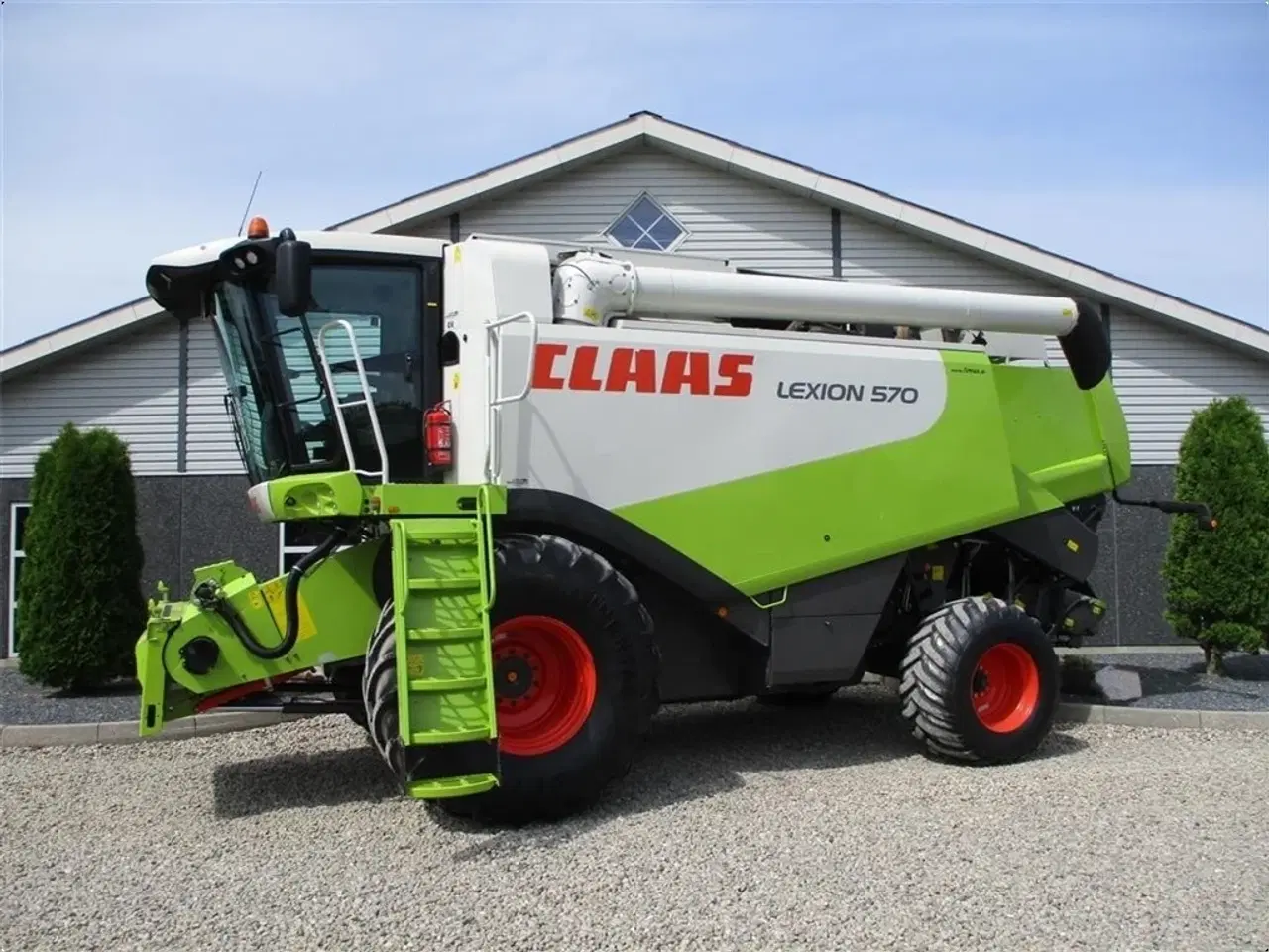 Billede 1 - CLAAS LEXION 570 Klargjort maskine med Vario V900 Skærbord