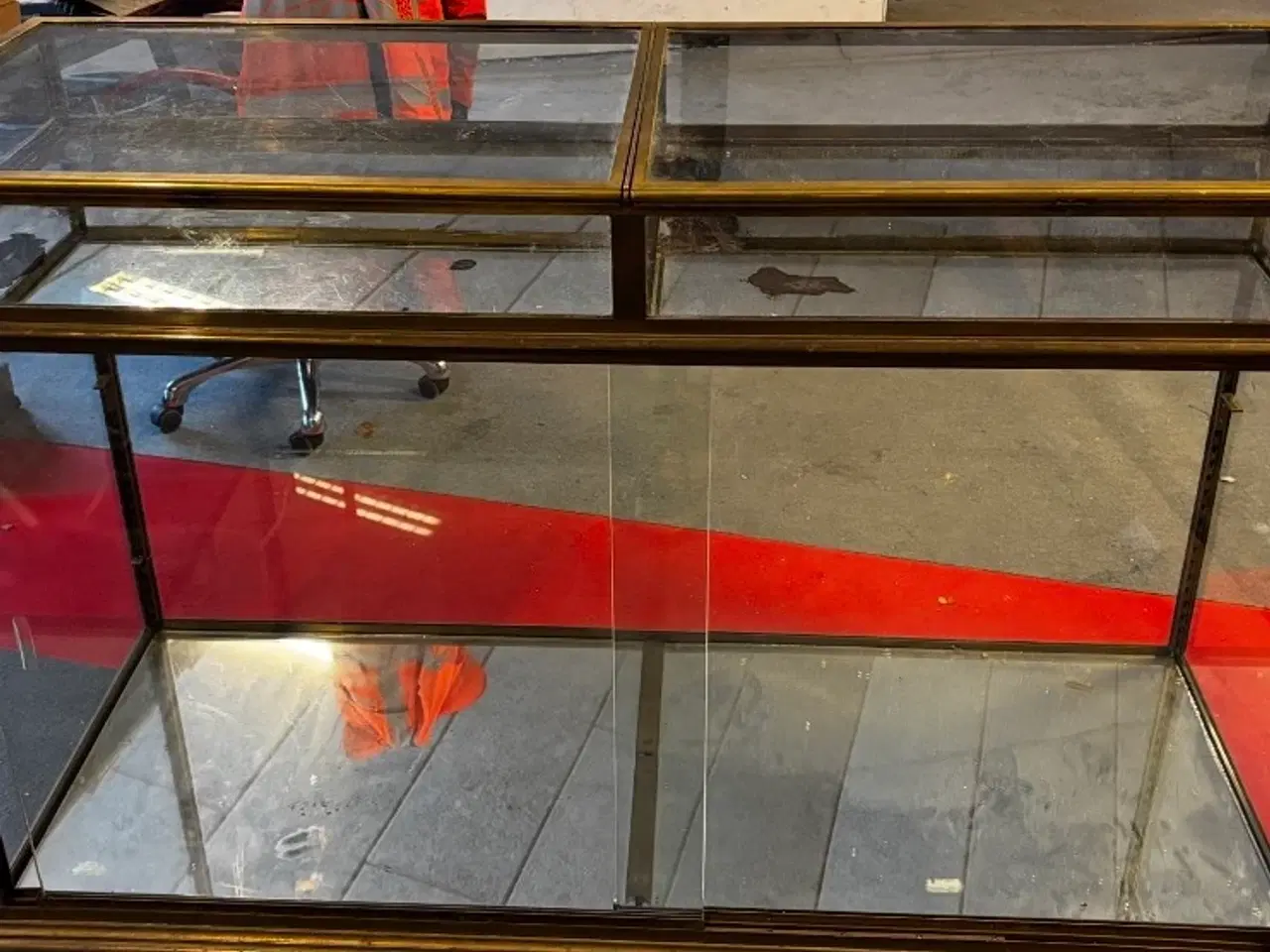 Billede 1 - Eksklusiv fransk vitrine desk i messing