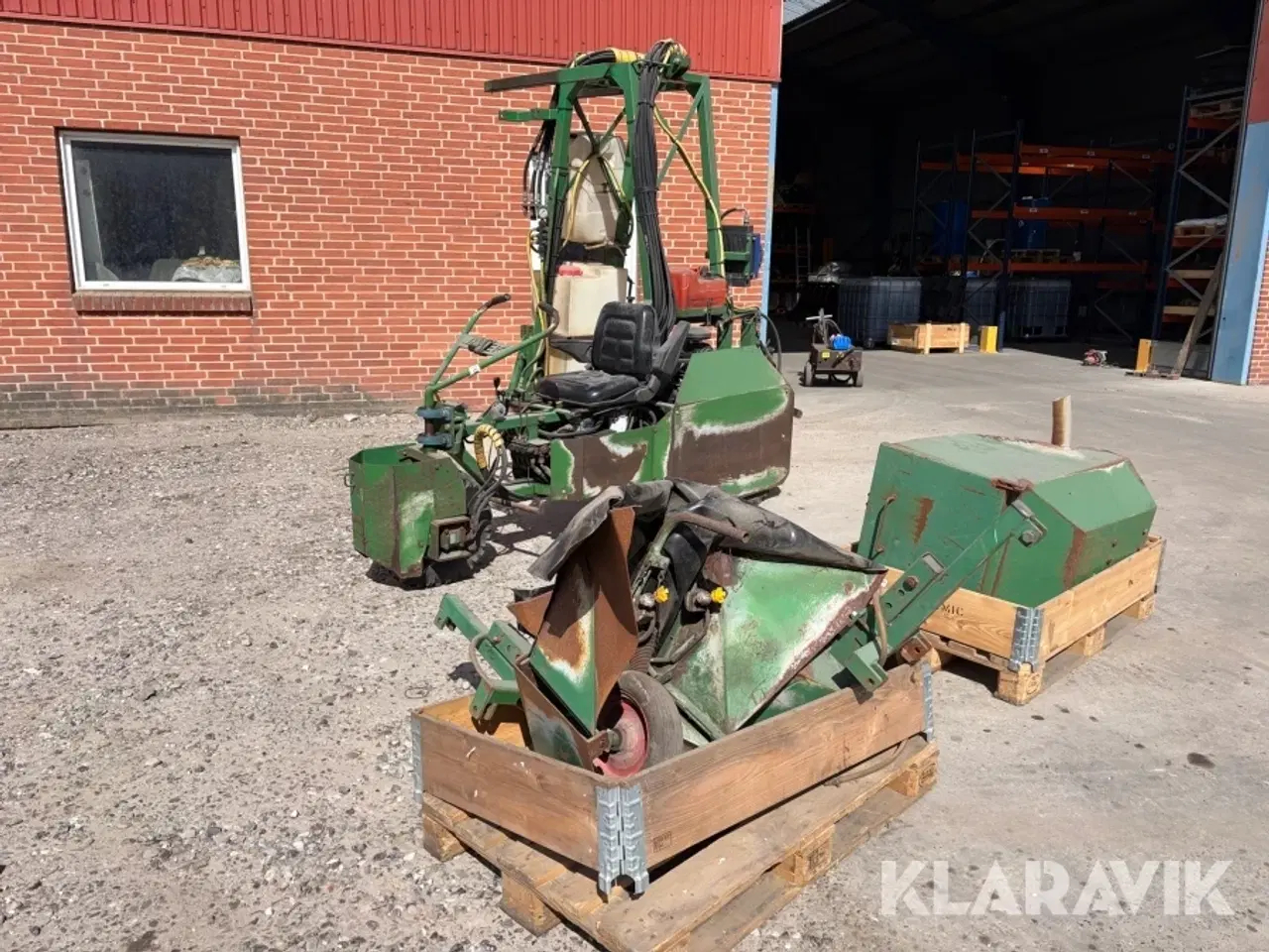 Billede 2 - Portaltraktor Jutek med redskaber