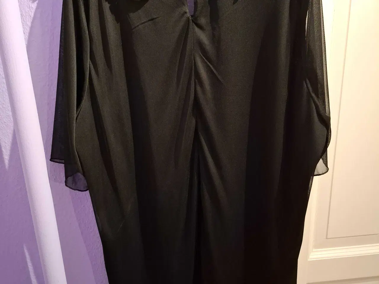 Billede 2 - Flot sort bluse
