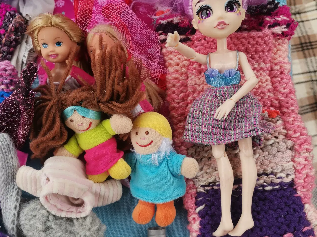 Billede 3 - Barbie sæt med masser af tilbehør 5 kr ialt 🌸