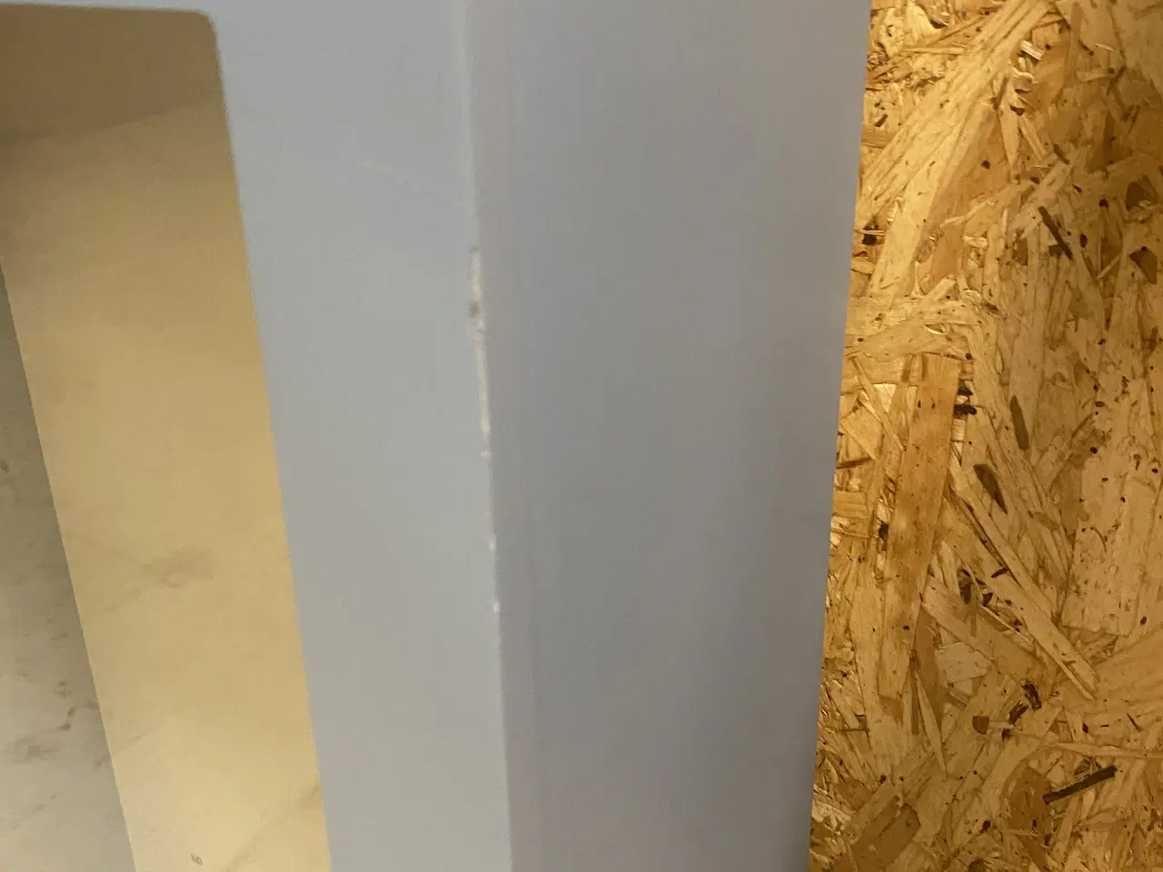 Billede 4 - Skab med glaslåge + hylder 