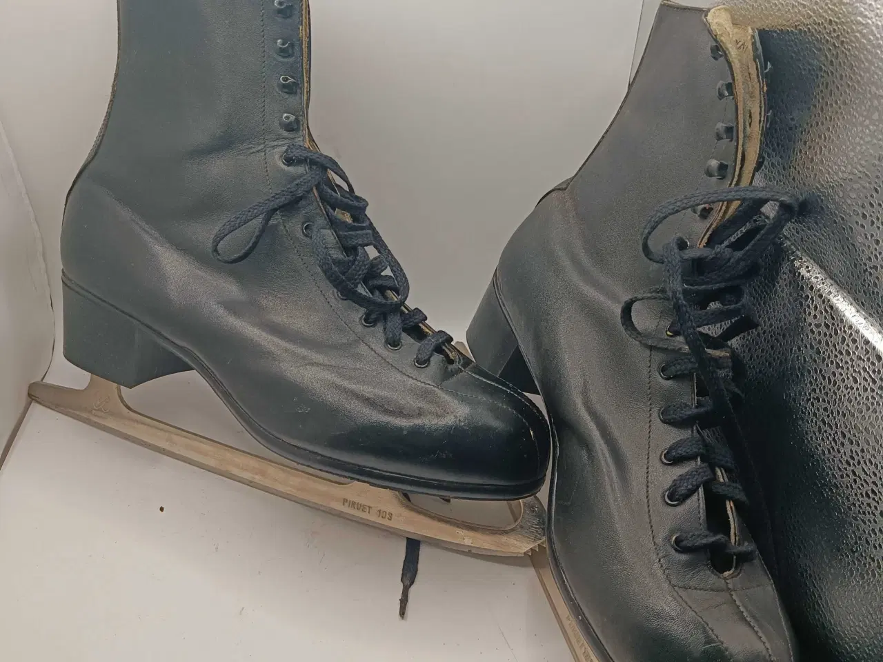 Billede 6 - Kunstskøjter sort læder 45str