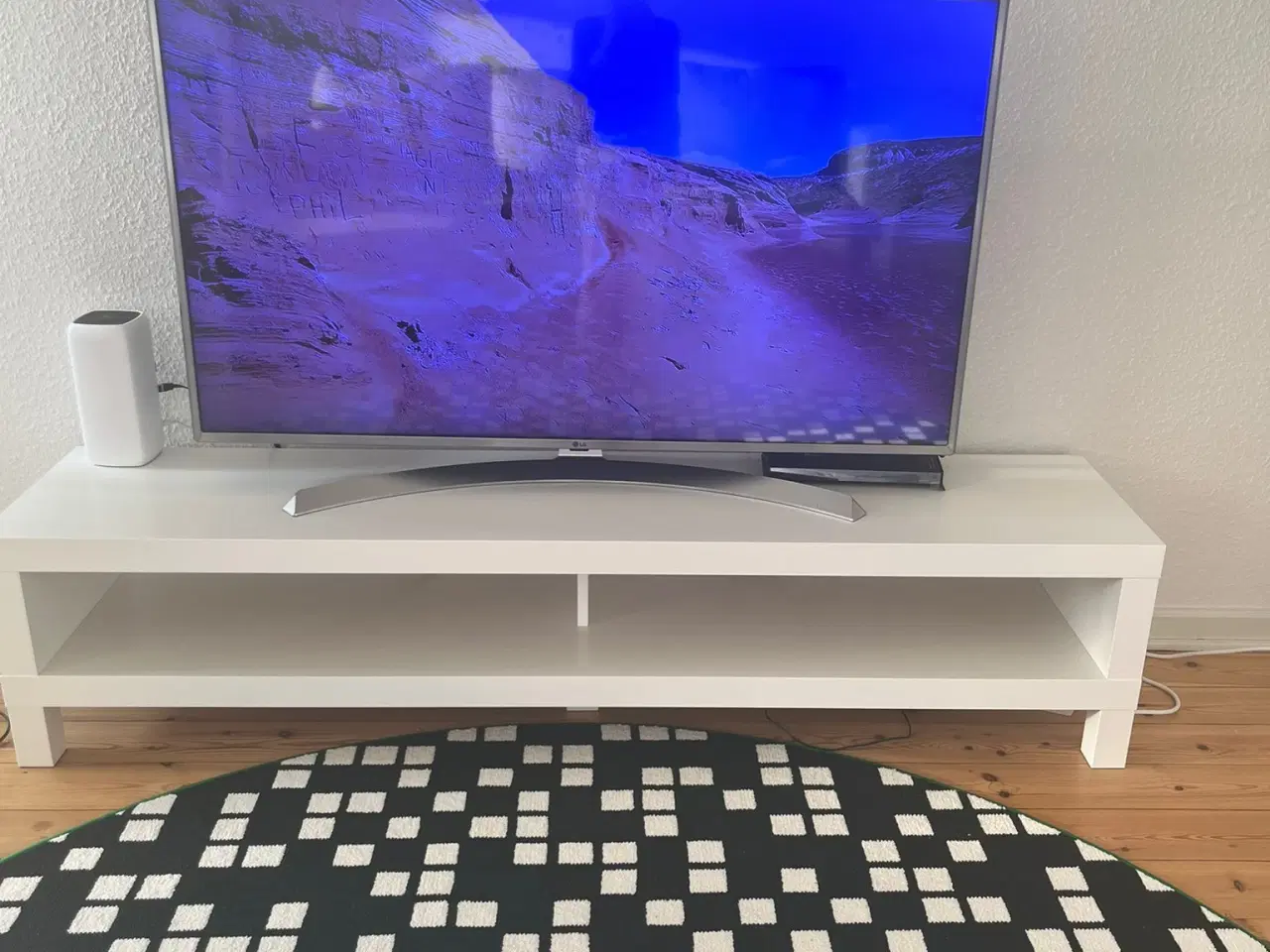 Billede 1 - IKEA LACK TV-bord 149x55 cm – Hvid – Kun 3 måneder