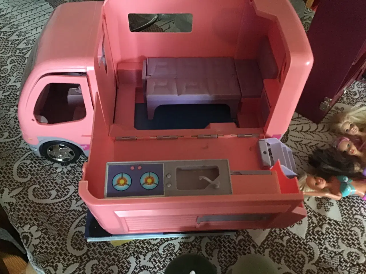 Billede 7 - Dukke autocamper, skabe samt dukker