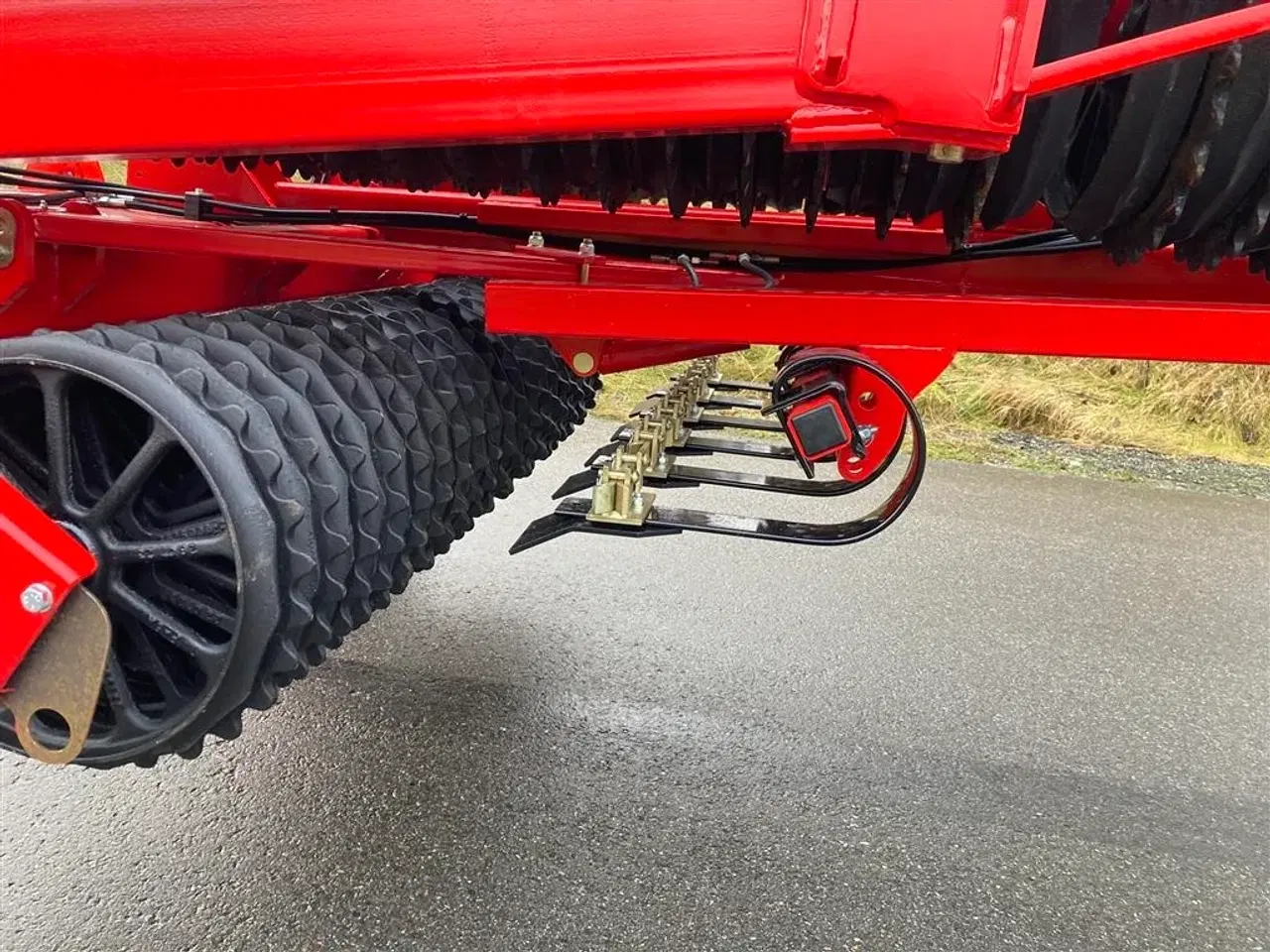 Billede 22 - HE-VA HE-VA TIP ROLLER 8.20 m. Spring-Active-Transfer System - som er en fjederaktiveret vægtoverføring.