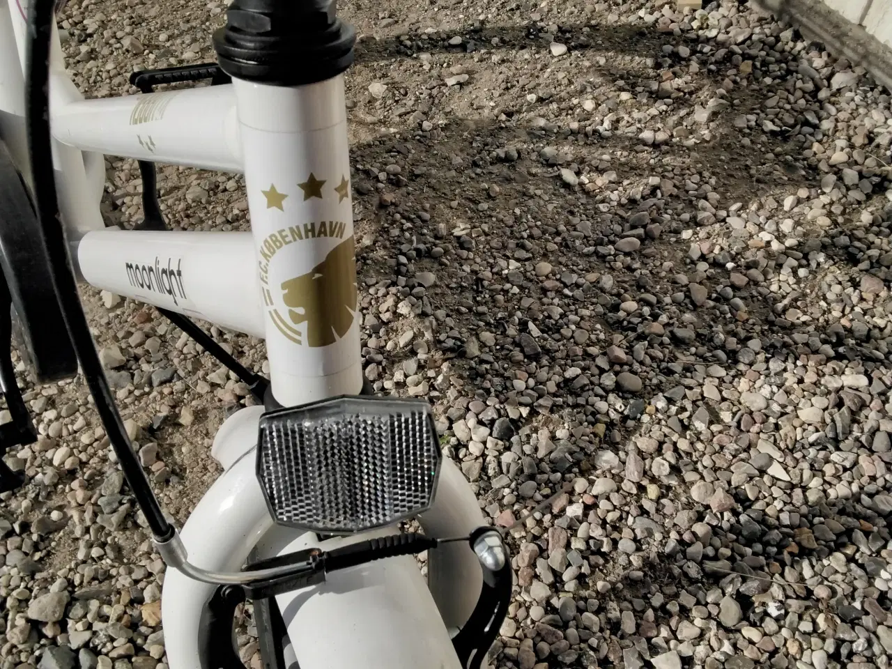 Billede 3 - Drengecykel 20" 1 gear, i pæn stand, hvid med FCK