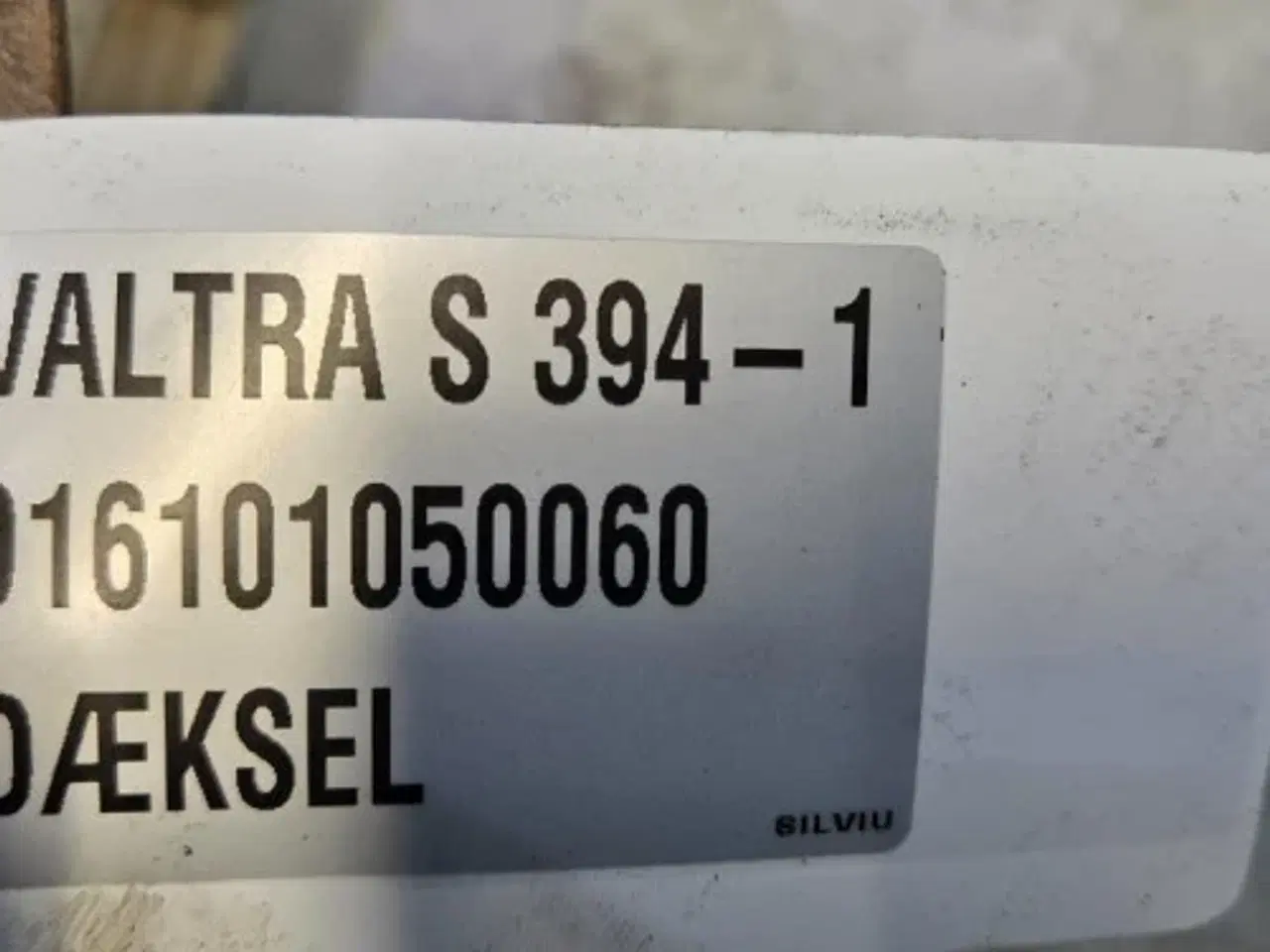 Billede 5 - Valtra S394    Dæksel   916101050060