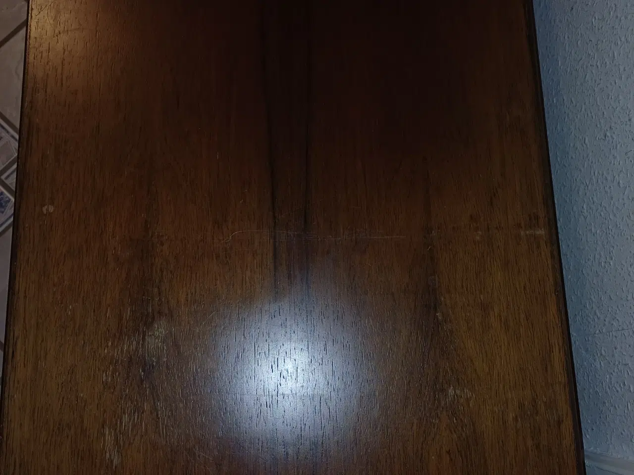 Billede 3 - Sybord i mørkt træ 