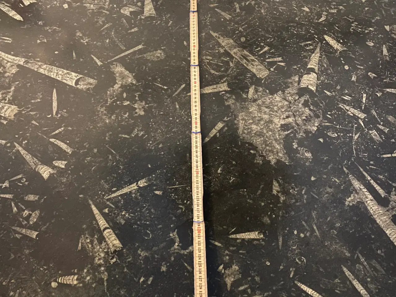 Billede 4 - Stenbord med forsiller stort og tungt spisebord