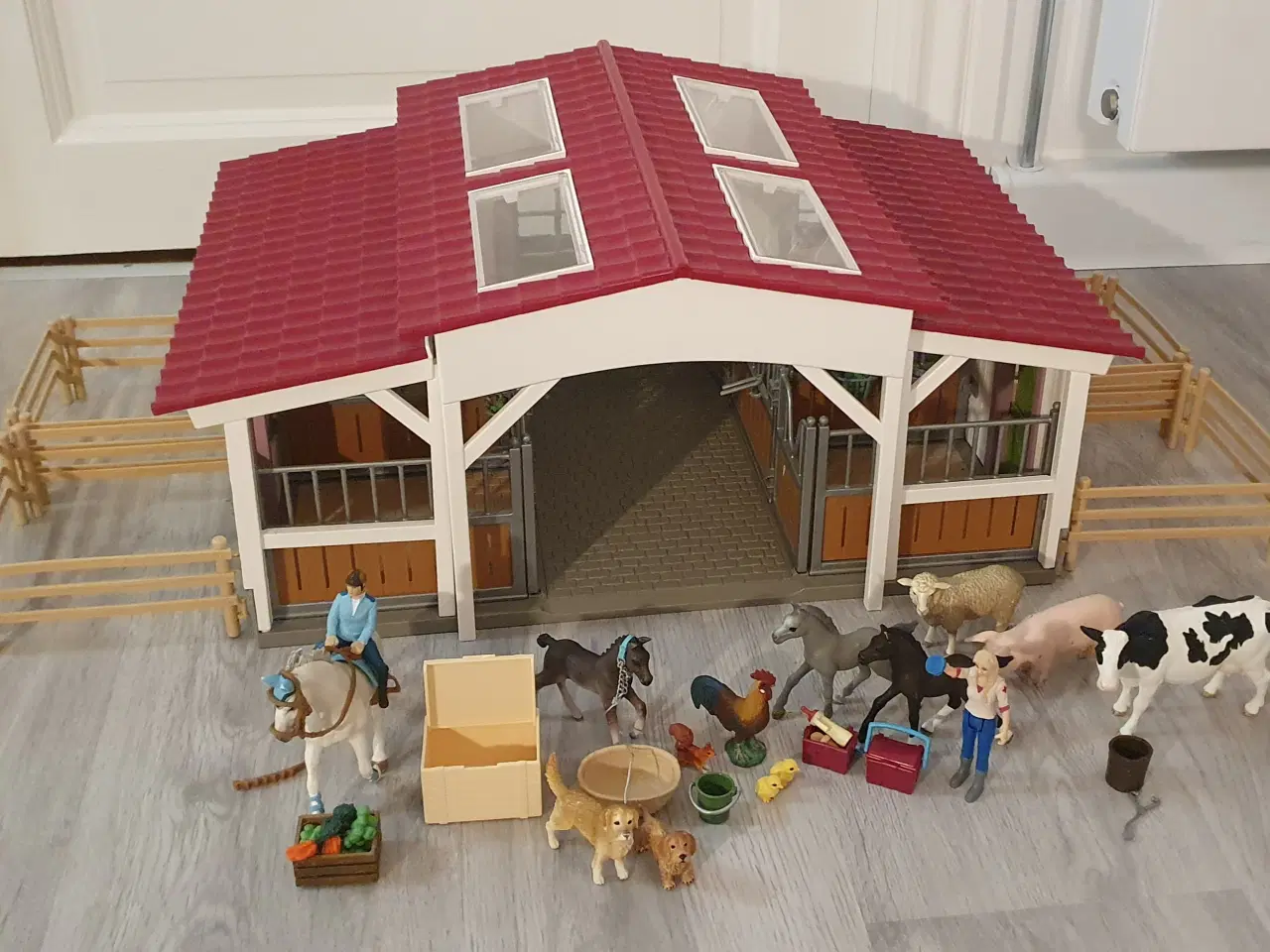 Billede 1 - Schleich. Heste. Stald.