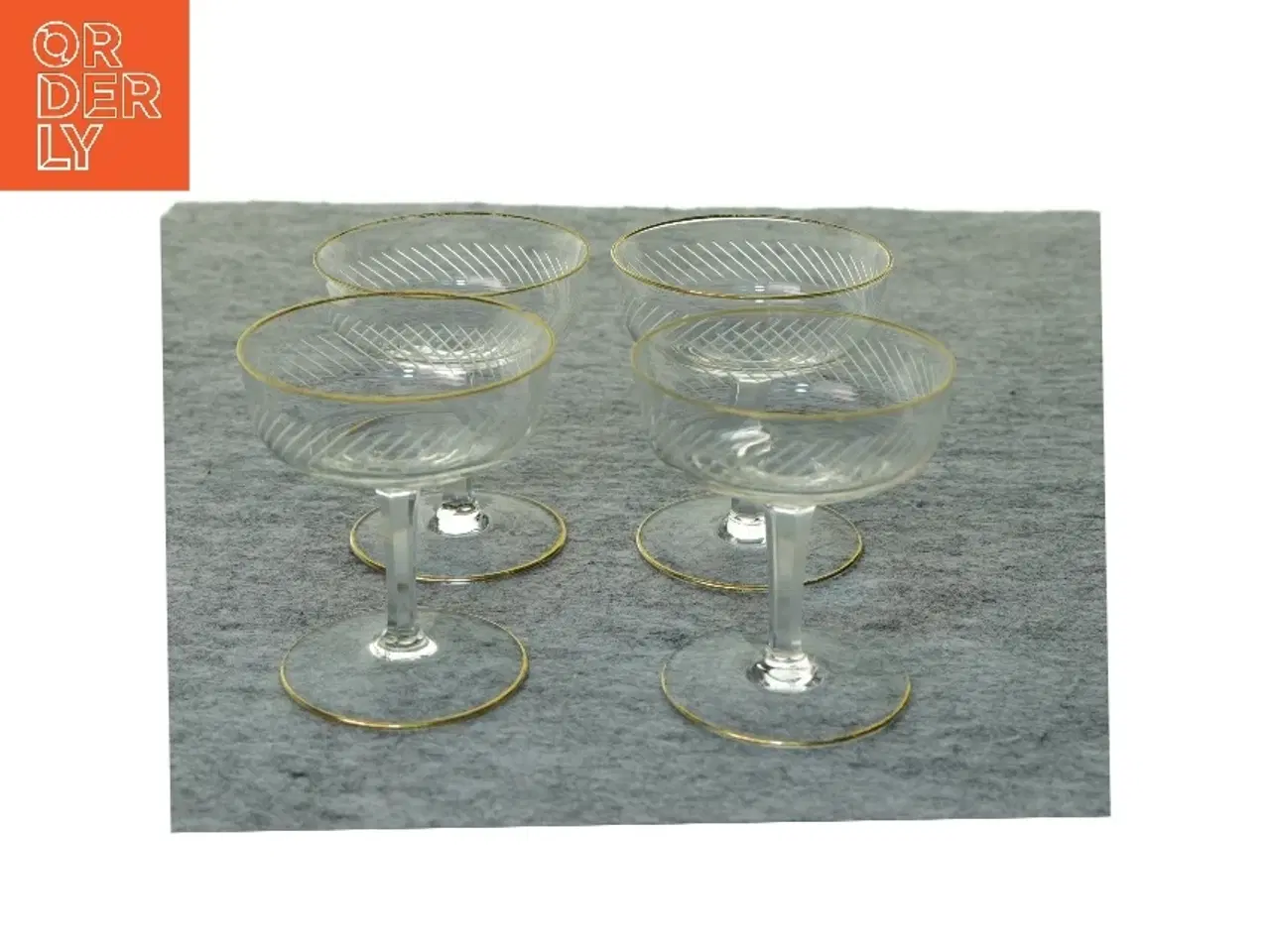 Billede 1 - Glas med guldkant (str. 8 x 7 cm)