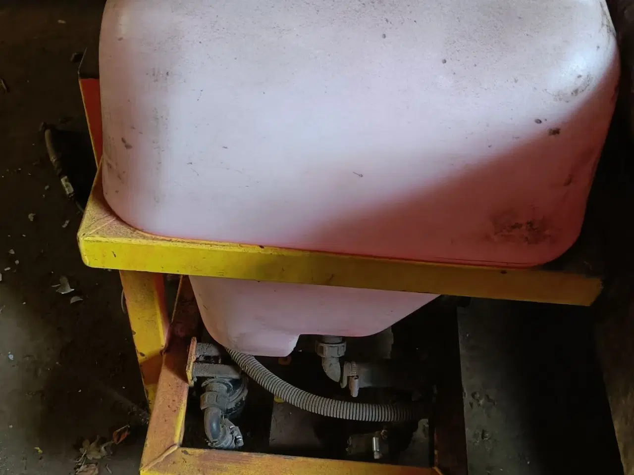 Billede 13 - Underhaug 4 rækket med Viby bejdsetank & sporløsner