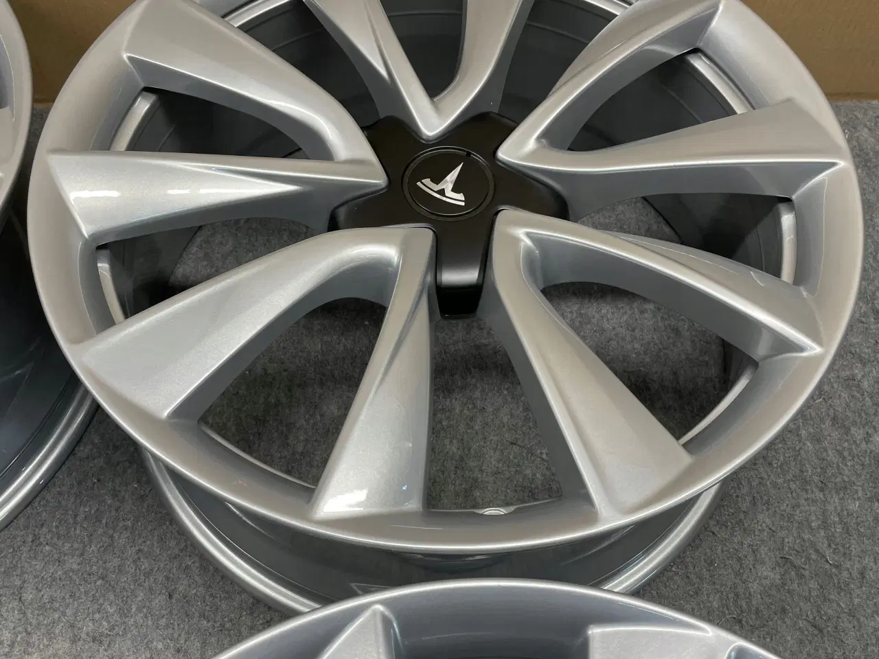 Billede 3 - ALUFÆLGE TESLA MODEL 3 PERFORMANCE 20"