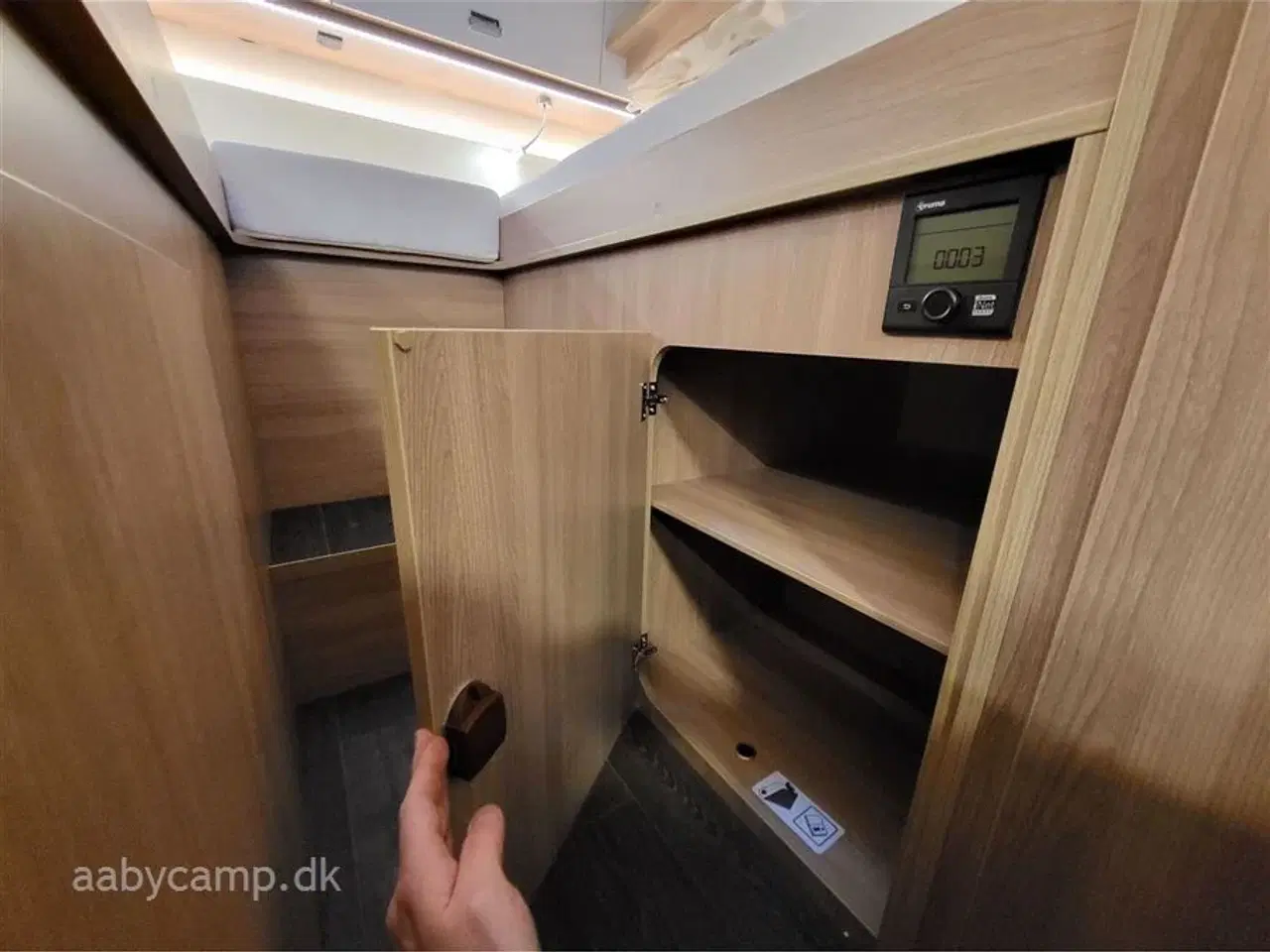 Billede 14 - 2022 - Laika Kosmo Compact 9   Slank og smidig model, perfekt til snoede kystveje. Automatgear.