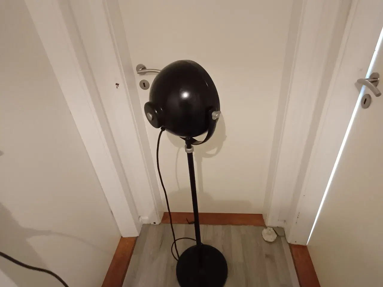 Billede 2 - Sort gulvlampe 