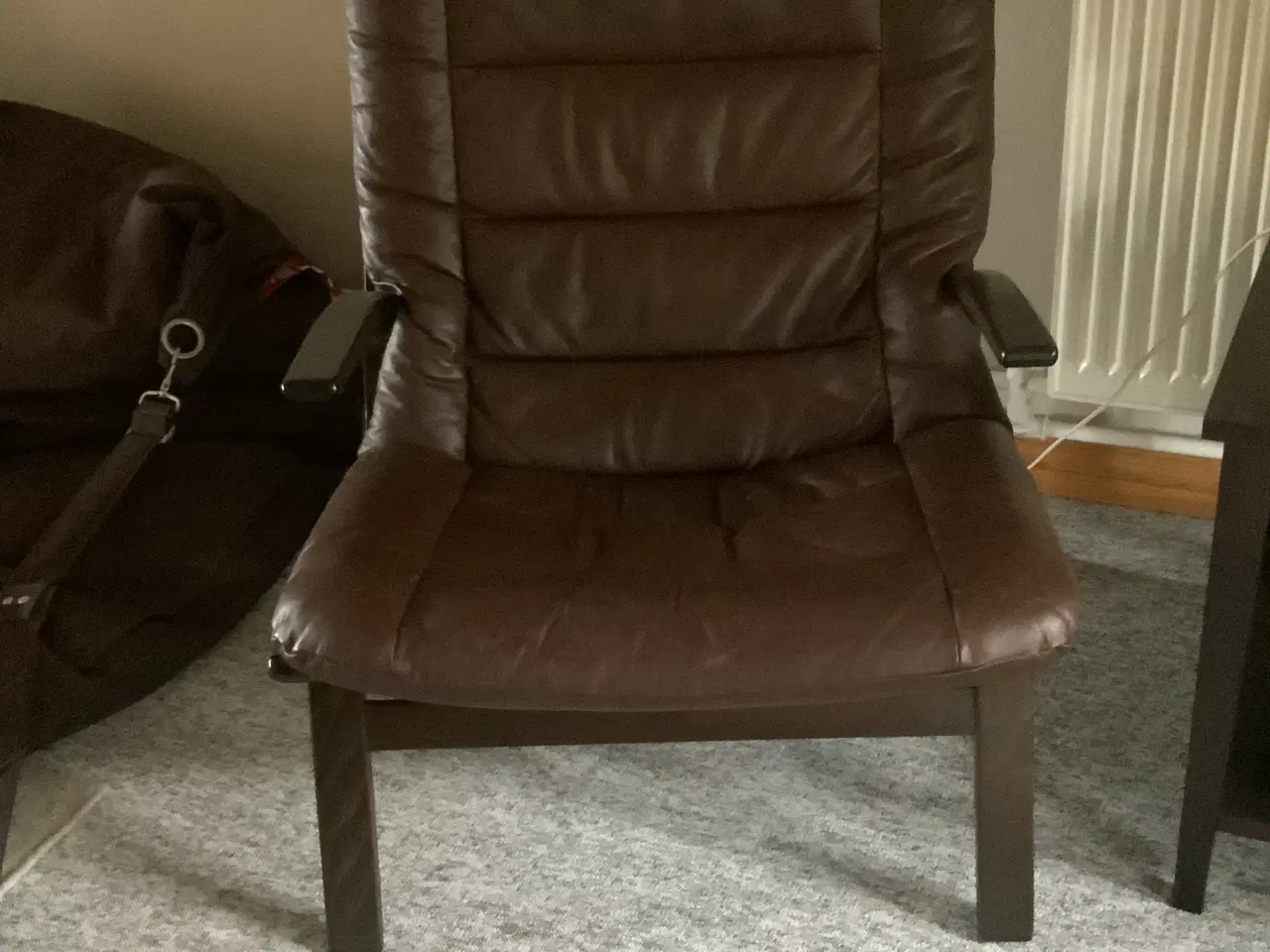 Billede 2 - Lænestole i mørkt træ 