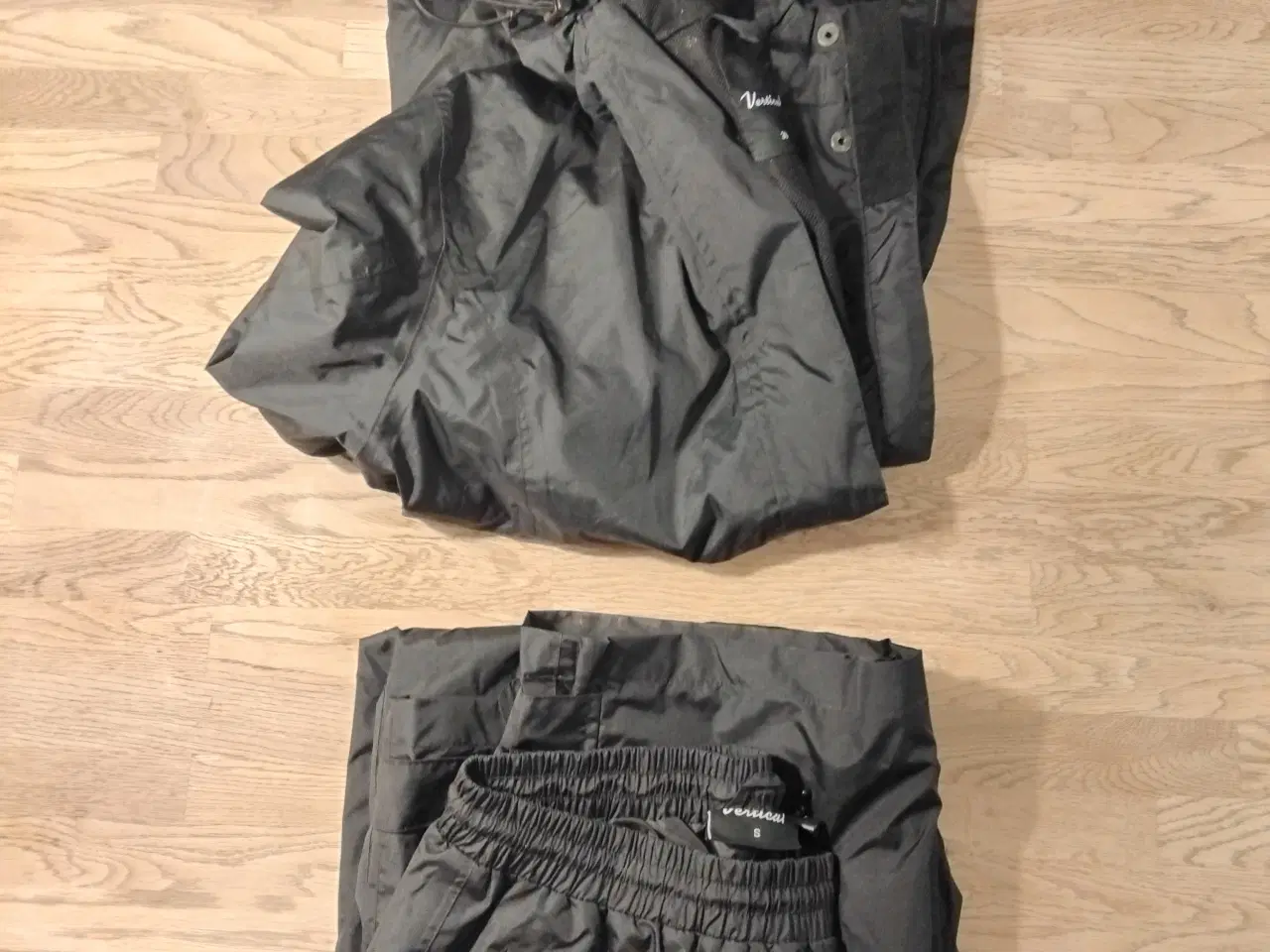 Billede 1 - Vertikcal sort regnsæt str.38